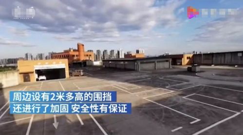 重慶樓頂駕校驚現(xiàn)“高空練車(chē)” 20米天臺(tái)上的駕駛培訓(xùn)挑戰(zhàn)與隱憂(yōu)